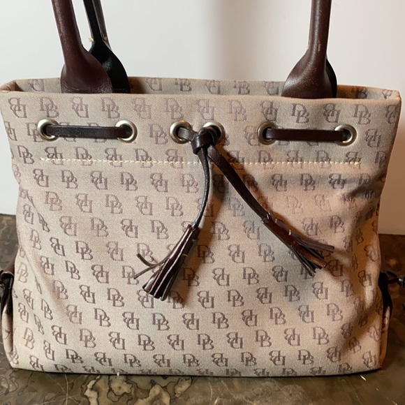 *SOLD*dooney and bourke med size bag-Near Perfect! - Picture 9 of 11
